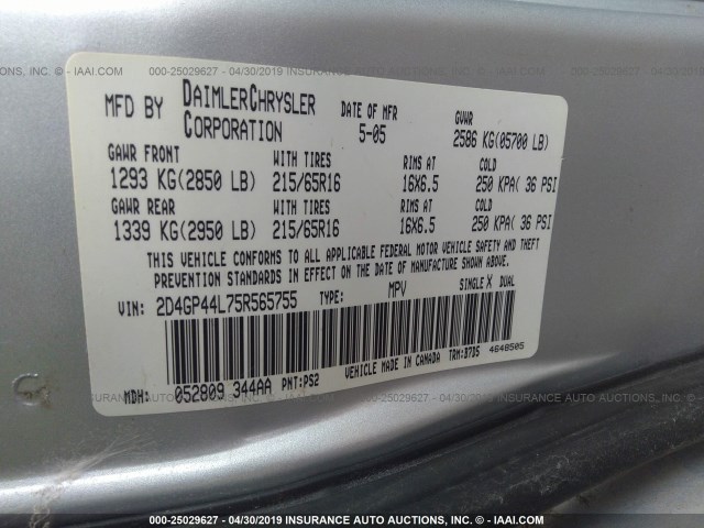 2D4GP44L75R565755 - 2005 DODGE GRAND CARAVAN SXT SILVER photo 9