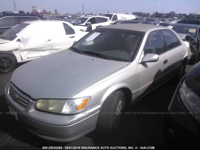 4T1BF22K9YU109882 - 2000 TOYOTA CAMRY LE/XLE SILVER photo 2