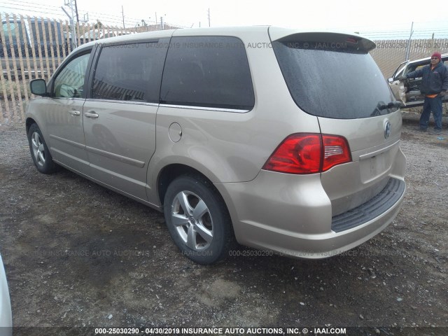 2V8HW34149R558902 - 2009 VOLKSWAGEN ROUTAN SE BROWN photo 3