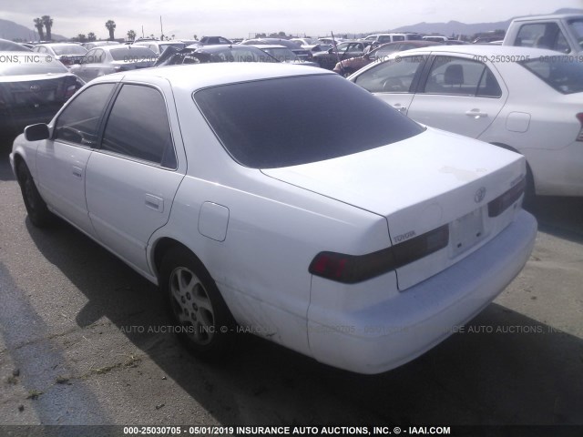 JT2BF28K1X0201336 - 1999 TOYOTA CAMRY LE/XLE WHITE photo 3
