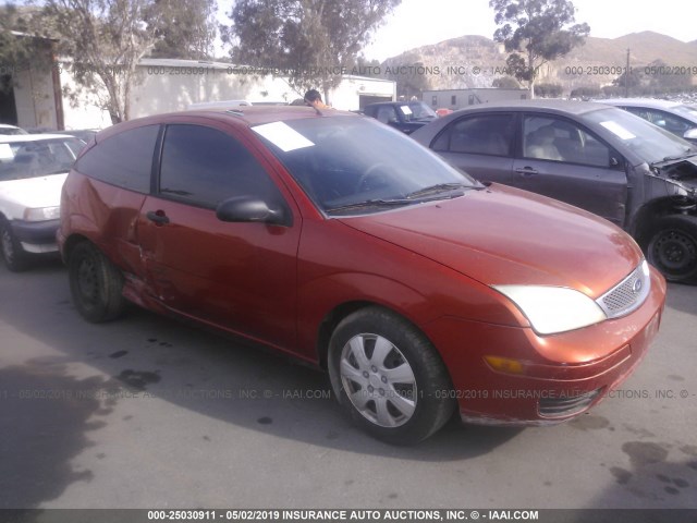 3FAFP31N85R120904 - 2005 FORD FOCUS ZX3 ORANGE photo 1