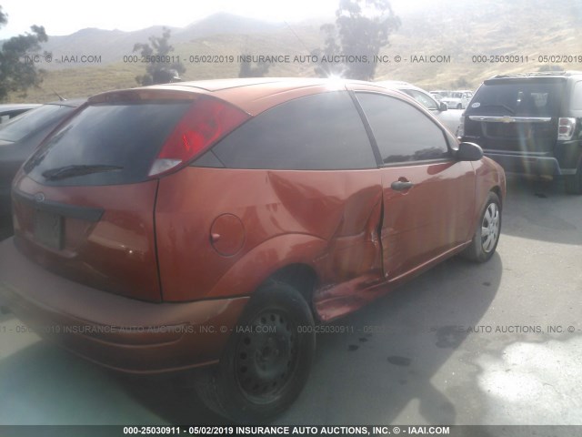 3FAFP31N85R120904 - 2005 FORD FOCUS ZX3 ORANGE photo 4