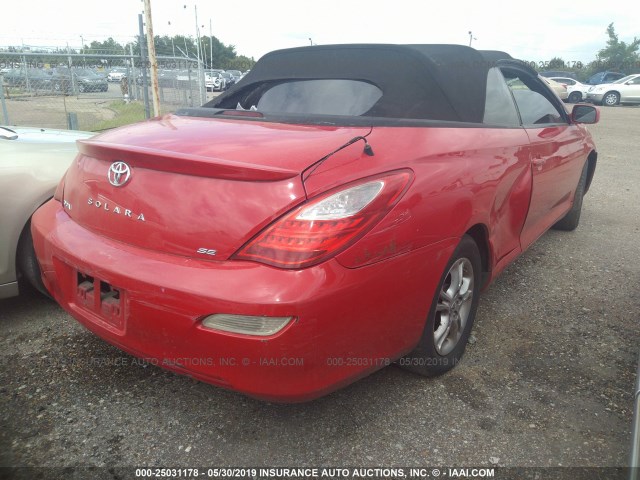 4T1FA38PX7U127041 - 2007 TOYOTA CAMRY SOLARA SE/SLE RED photo 4