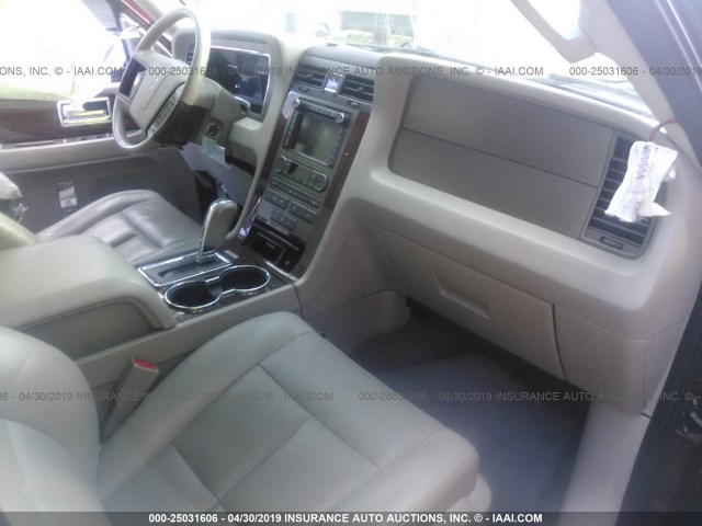 5LMJJ2J57DEL03219 - 2013 LINCOLN NAVIGATOR 栗色 照片 5