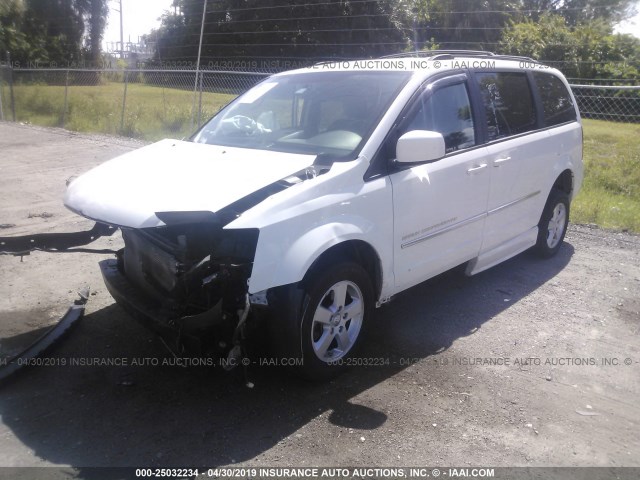 2D4RN5D14AR209874 - 2010 DODGE GRAND CARAVAN SXT WHITE photo 2