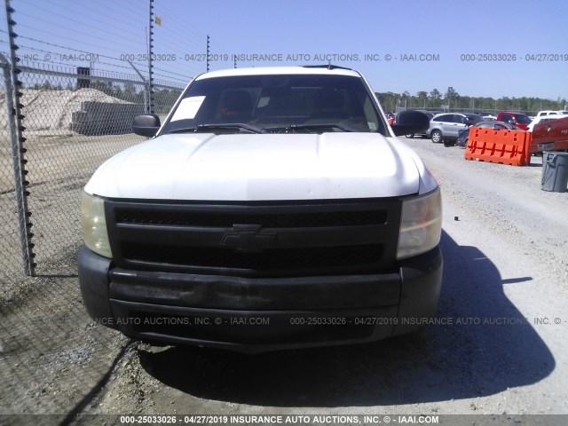 1GCEC14X38Z170936 - 2008 CHEVROLET SILVERADO C1500 WHITE photo 6