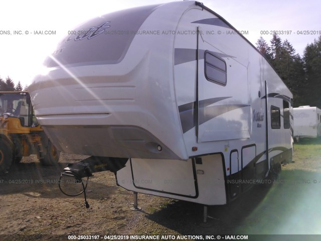 4X4FWCE29JT017832 - 2018 WILDCAT TRAVEL TRAILER  WHITE photo 2