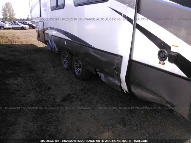 4X4FWCE29JT017832 - 2018 WILDCAT TRAVEL TRAILER  WHITE photo 6