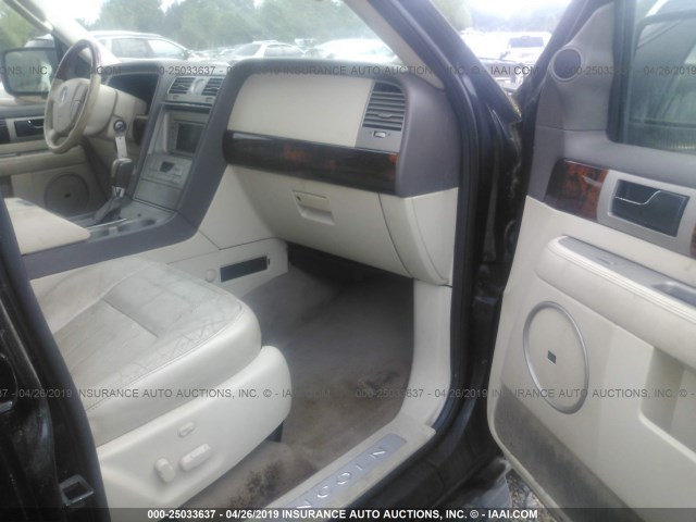 5LMFU28R44LJ29367 - 2004 LINCOLN NAVIGATOR BLACK photo 5