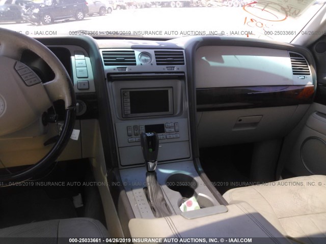 5LMFU28R74LJ04964 - 2004 LINCOLN NAVIGATOR 栗色 照片 5