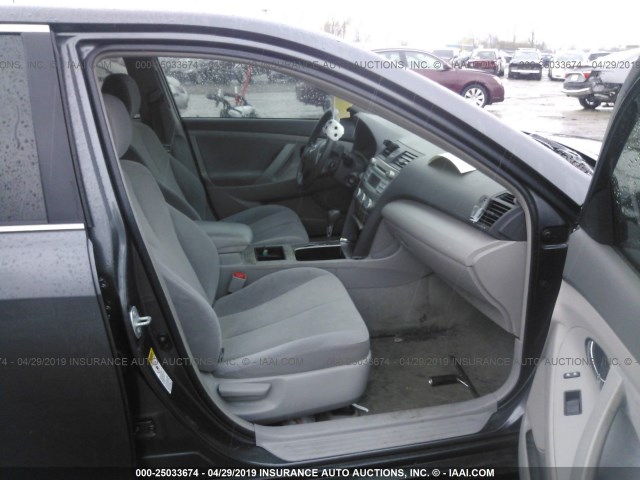 4T1BE46K88U207133 - 2008 TOYOTA CAMRY CE/LE/XLE/SE 灰色 照片 5