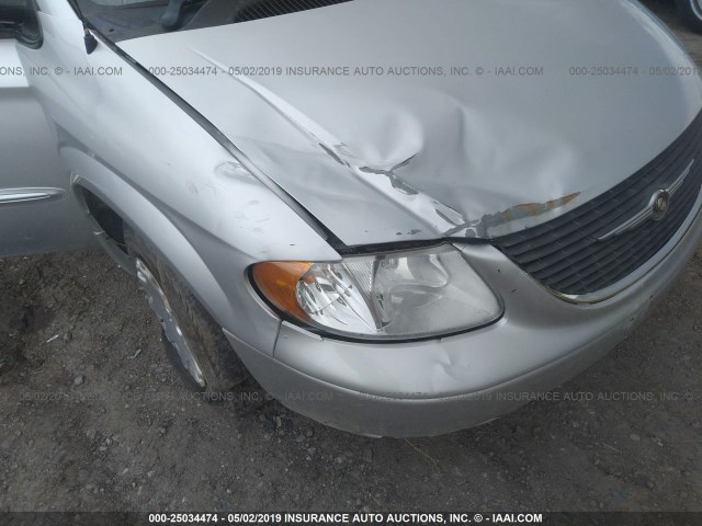 2C4GP44382R706762 - 2002 CHRYSLER TOWN & COUNTRY LX SILVER photo 6