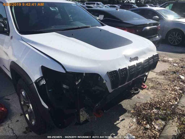 1C4PJMBXXKD298419 - 2019 JEEP CHEROKEE TRAILHAWK WHITE photo 11