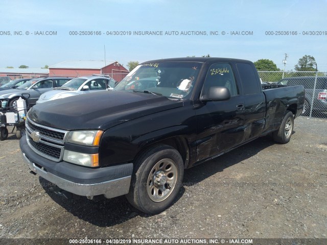 1GCEC19Z86E185236 - 2006 CHEVROLET SILVERADO C1500 BLACK photo 2