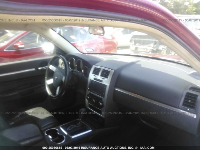 2B3KA33G58H330998 - 2008 DODGE CHARGER SXT MAROON photo 5