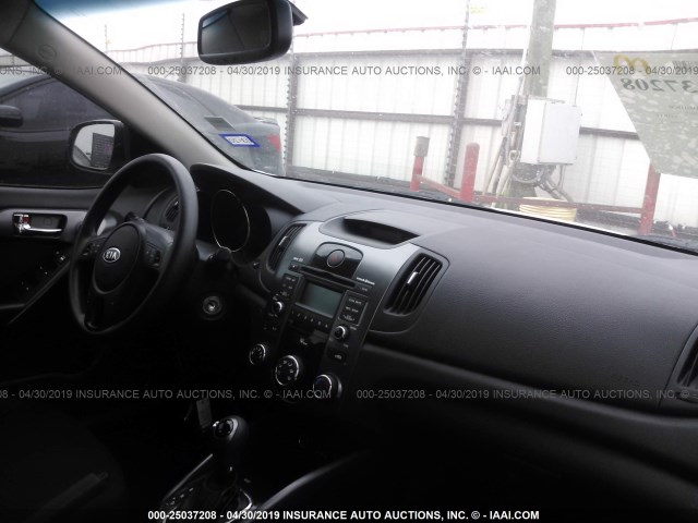 KNAFU4A23D5692654 - 2013 KIA FORTE EX WHITE photo 5