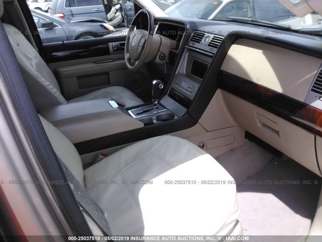 5LMFU28516LJ16110 - 2006 LINCOLN NAVIGATOR 金色 照片 5