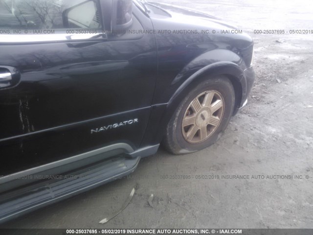 5LMFU28RX4LJ04196 - 2004 LINCOLN NAVIGATOR 黑色 照片 6