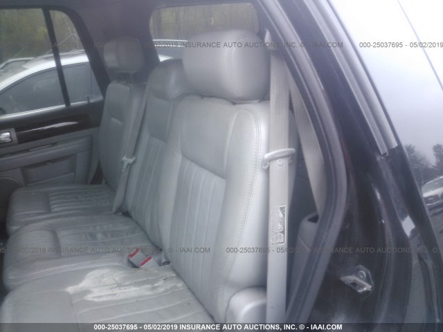 5LMFU28RX4LJ04196 - 2004 LINCOLN NAVIGATOR 黑色 照片 8