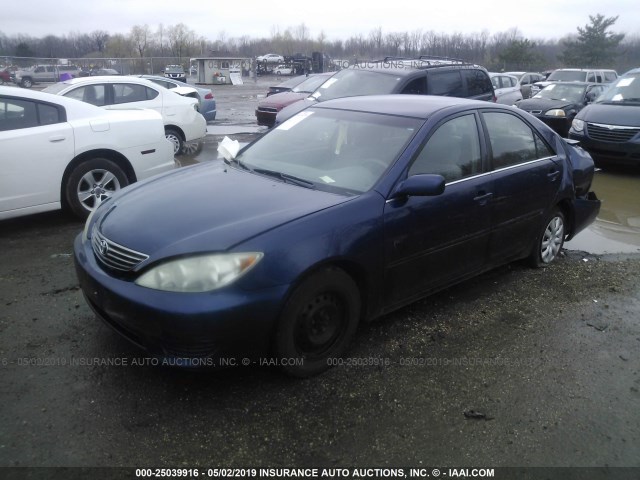 4T1BE32K85U014315 - 2005 TOYOTA CAMRY LE/XLE/SE BLUE photo 2