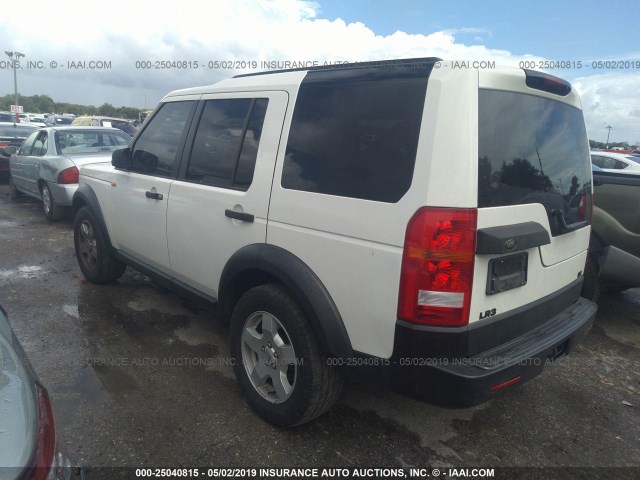 SALAD24475A339849 - 2005 LAND ROVER LR3 SE WHITE photo 3