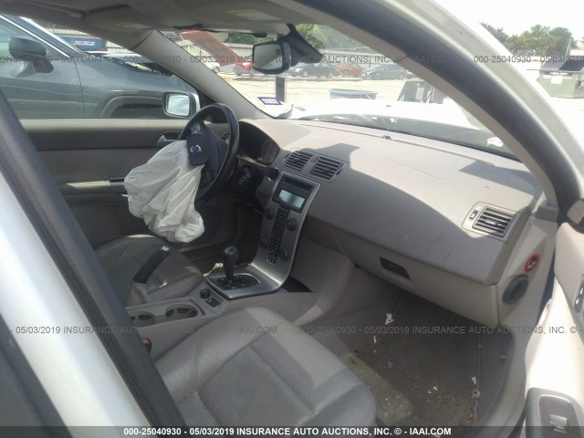 YV1MW682762158996 - 2006 VOLVO V50 T5 WHITE photo 5