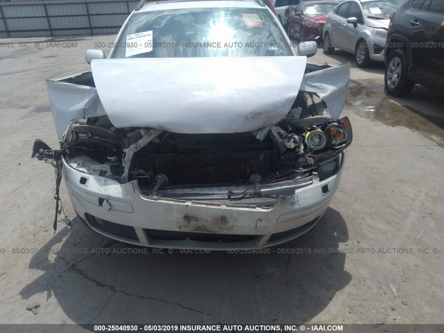 YV1MW682762158996 - 2006 VOLVO V50 T5 WHITE photo 6