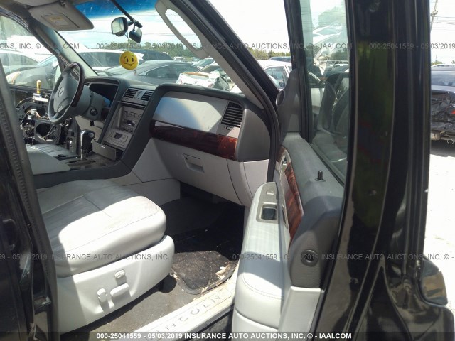 5LMFU28525LJ02893 - 2005 LINCOLN NAVIGATOR 黑色 照片 5