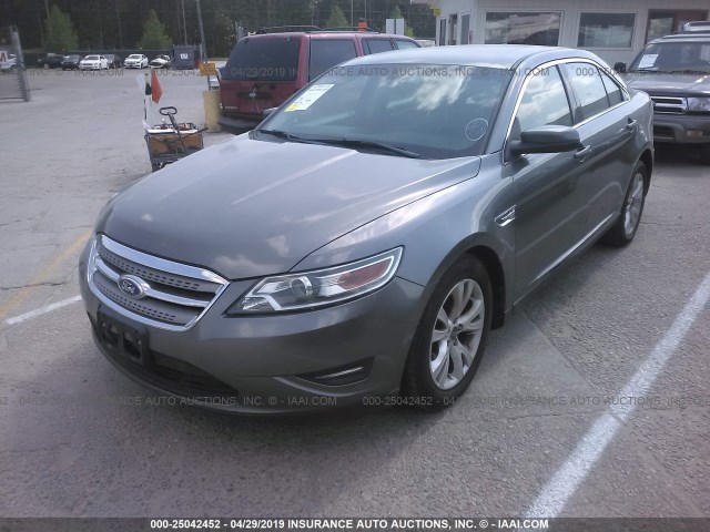 1FAHP2EW6CG111001 - 2012 FORD TAURUS SEL GRAY photo 2