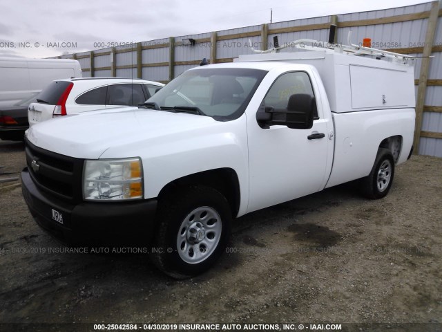 1GCEC14X98Z144082 - 2008 CHEVROLET SILVERADO C1500 WHITE photo 2