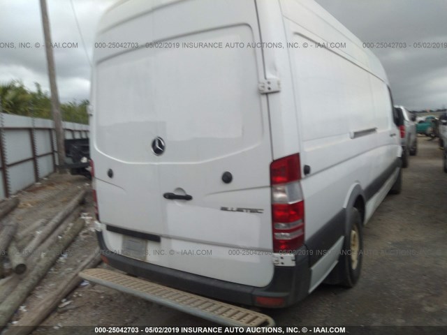 WD3PE8DB2FP122296 - 2015 MERCEDES-BENZ SPRINTER 2500 WHITE photo 4