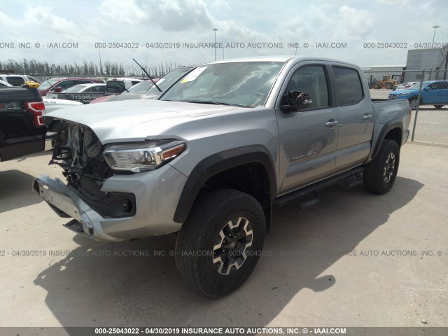 5TFCZ5AN1JX139797 - 2018 TOYOTA TACOMA DBL CAB/SR/TRDSPT/OR/PRO GRAY photo 2