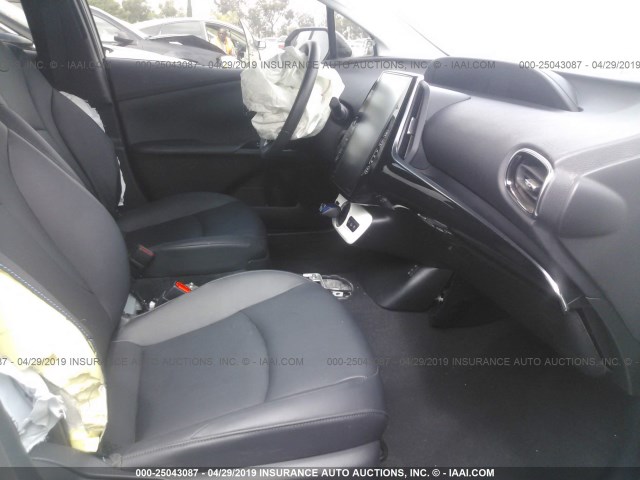 JTDKARFP5H3066701 - 2017 TOYOTA PRIUS PRIME  WHITE photo 5