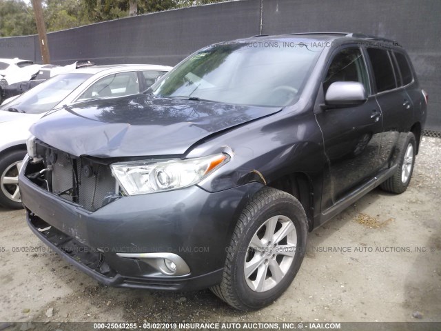 5TDZK3EHXCS073573 - 2012 TOYOTA HIGHLANDER SE GRAY photo 2