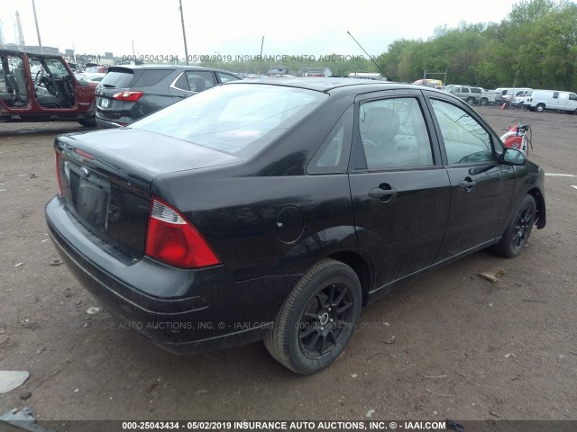 1FAFP34N76W244088 - 2006 FORD FOCUS ZX4 BLACK photo 4