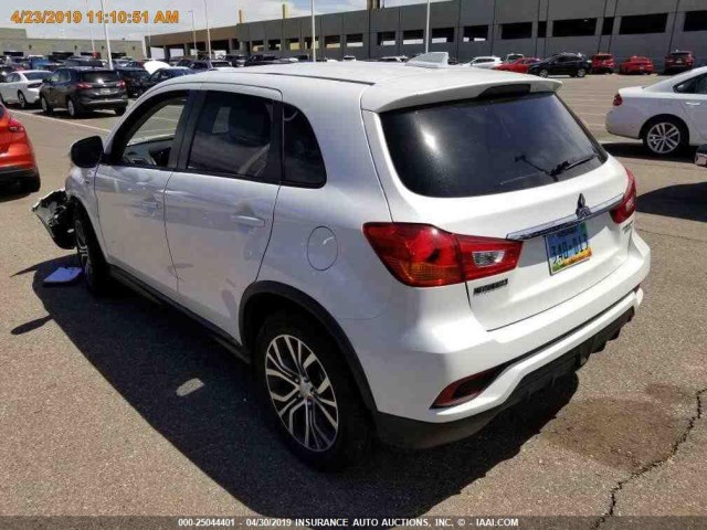 JA4AP3AUXJZ017866 - 2018 MITSUBISHI OUTLANDER SPORT ES/SE WHITE photo 13