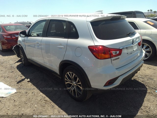 JA4AP3AUXJZ017866 - 2018 MITSUBISHI OUTLANDER SPORT ES/SE WHITE photo 3