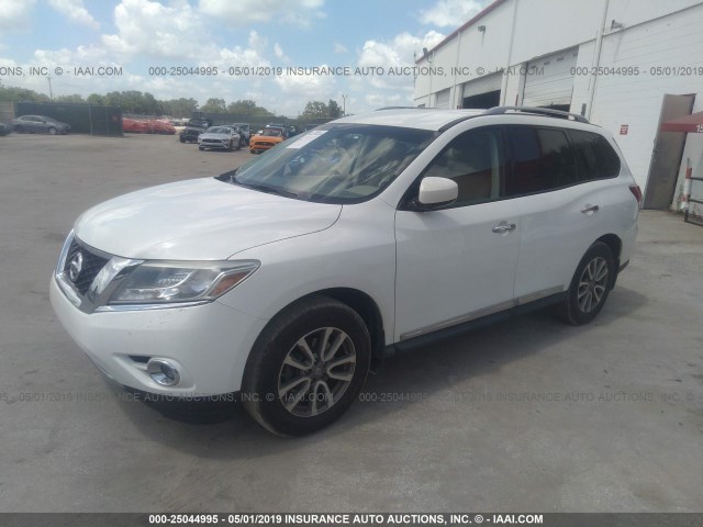 5N1AR2MN7DC686985 - 2013 NISSAN PATHFINDER S/SV/SL/PLATINUM WHITE photo 2