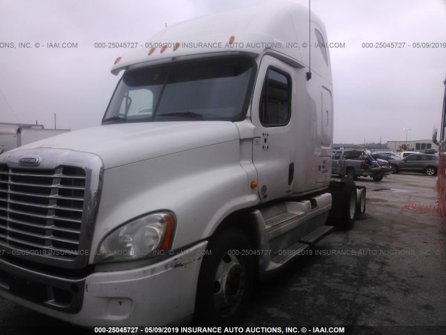 1FUJGLDR8CSBE9203 - 2012 FREIGHTLINER CASCADIA 125  WHITE photo 2