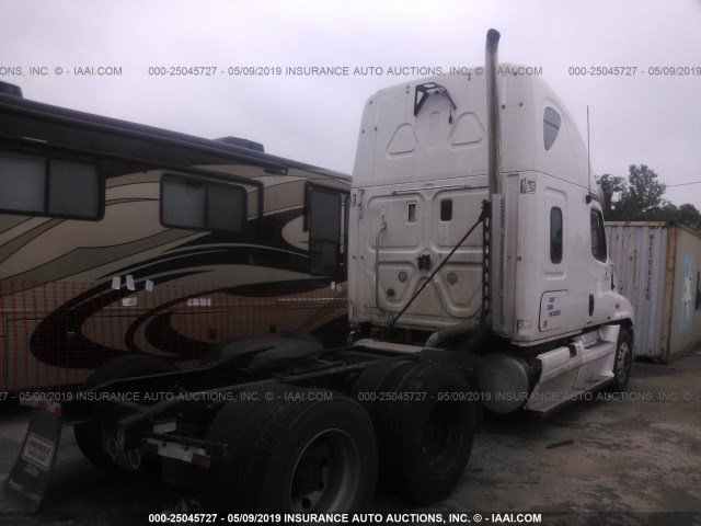 1FUJGLDR8CSBE9203 - 2012 FREIGHTLINER CASCADIA 125  WHITE photo 4