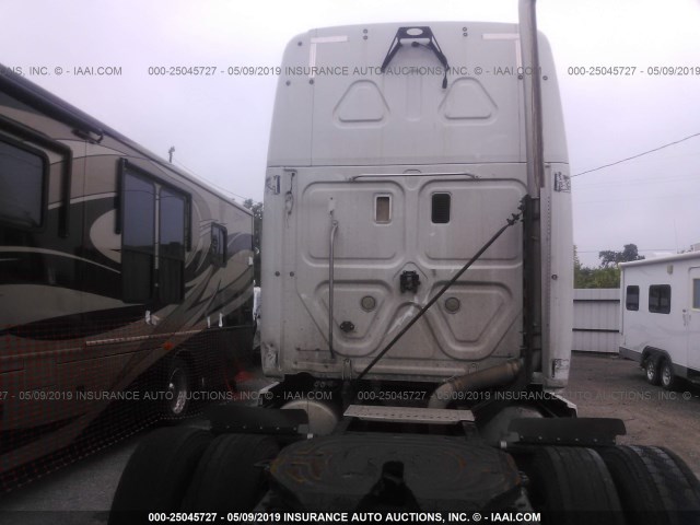 1FUJGLDR8CSBE9203 - 2012 FREIGHTLINER CASCADIA 125  WHITE photo 7