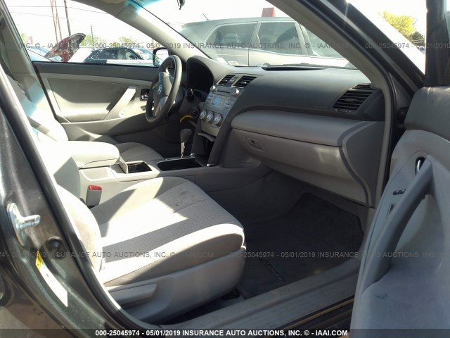 4T1BF3EK6BU746172 - 2011 TOYOTA CAMRY SE/LE/XLE GRAY photo 5