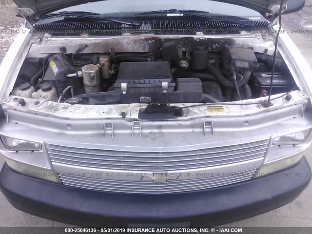 1GCDL19W51B107380 - 2001 CHEVROLET ASTRO WHITE photo 10