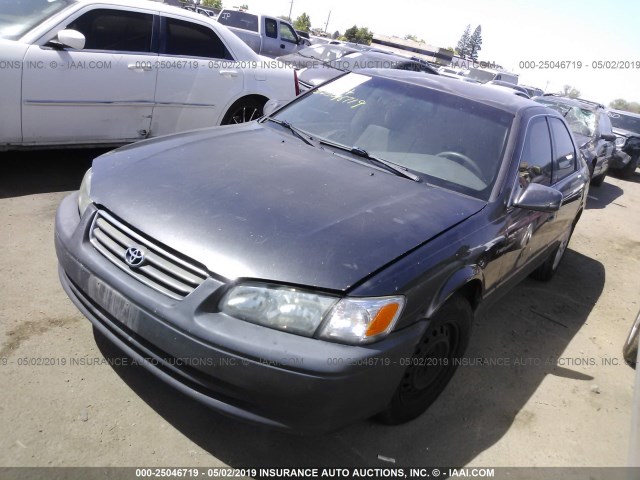 JT2BG22K0Y0454641 - 2000 TOYOTA CAMRY CE/LE/XLE GRAY photo 2