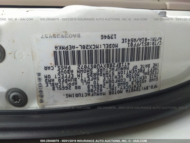 4T1BF28BXYU057072 - 2000 TOYOTA AVALON XL/XLS WHITE photo 9