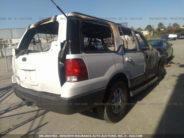 1FMPU16546LA01649 - 2006 FORD EXPEDITION XLT WHITE photo 4