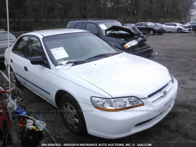 1HGCF8649WA258669 - 1998 HONDA ACCORD DX WHITE photo 1