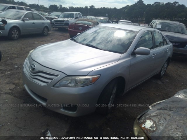 4T1BF3EK2BU158060 - 2011 TOYOTA CAMRY SE/LE/XLE SILVER photo 2