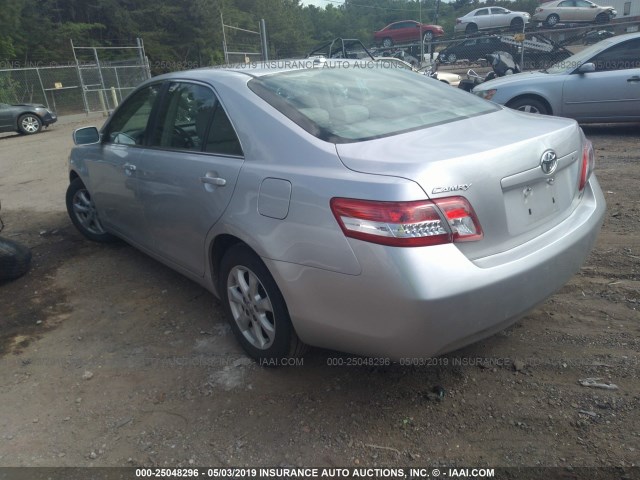 4T1BF3EK2BU158060 - 2011 TOYOTA CAMRY SE/LE/XLE SILVER photo 3