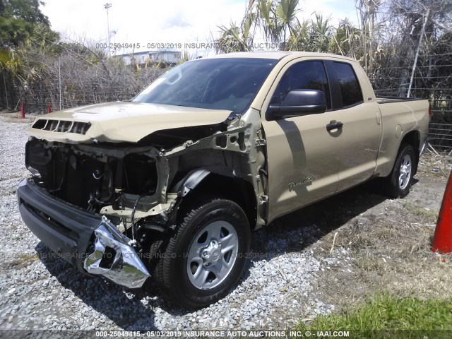 5TFRM5F12KX140893 - 2019 TOYOTA TUNDRA DOUBLE CAB SR/SR5 TAN photo 2